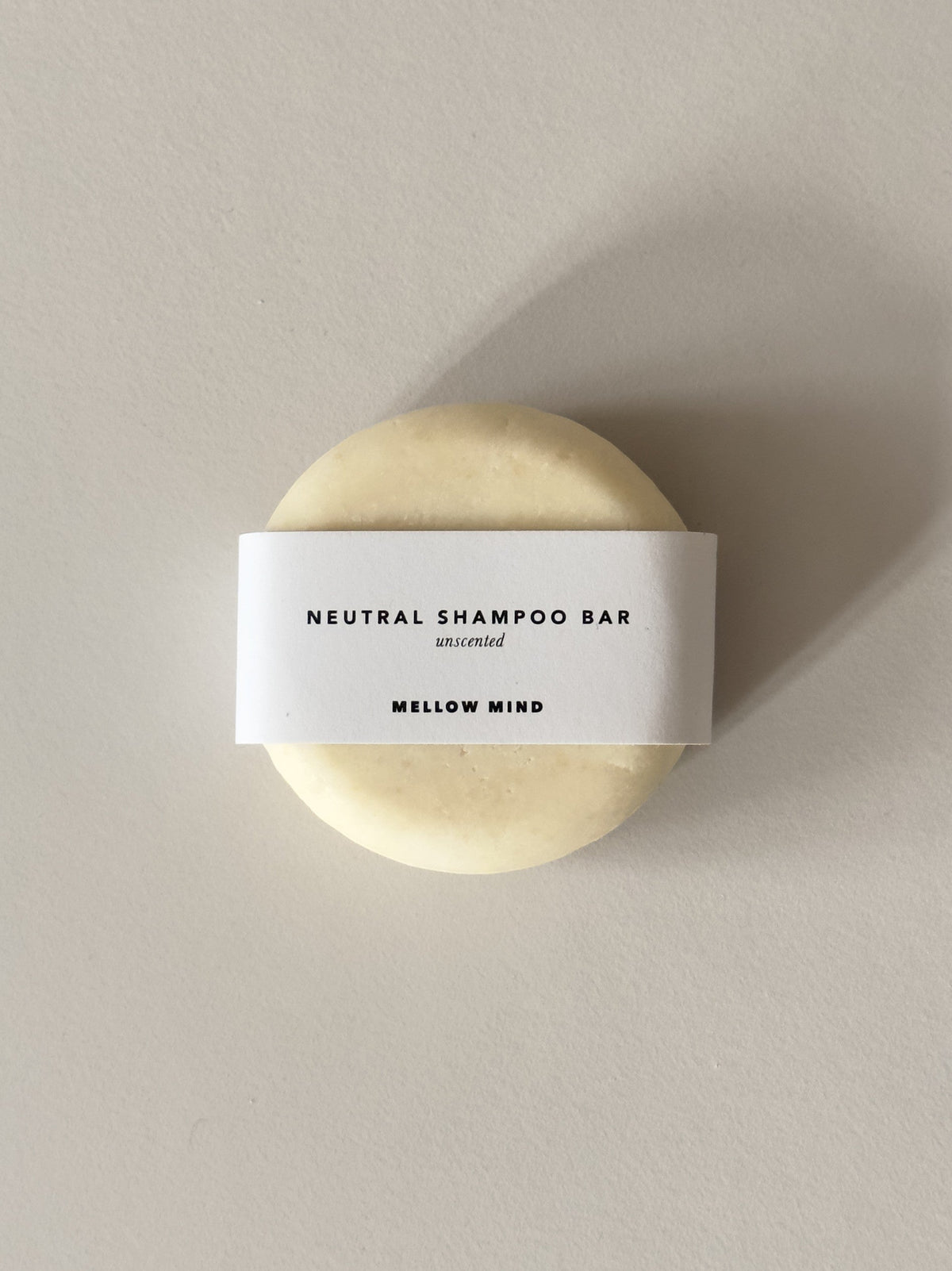 Mellow Mind Neutral sjampobar i papiremballasje på lys bakgrunn